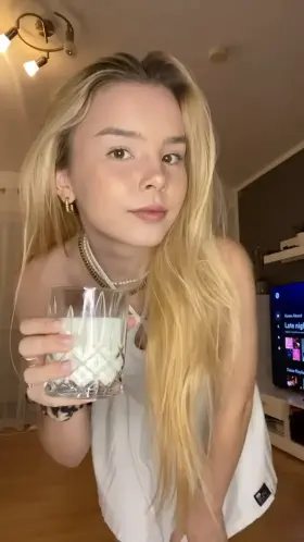 would u smash a 18 y/o blonde