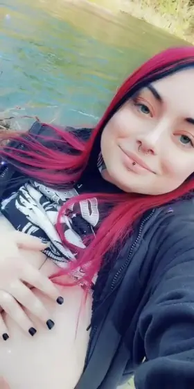 It was only twenty degrees but my titties wanted to say hi 👋