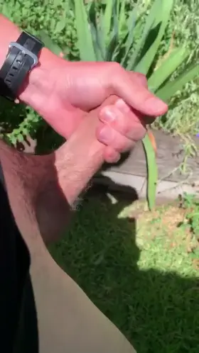 My first solo cumshot outdoors (M)