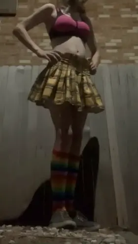 Come eat me out in the alley 💕💕