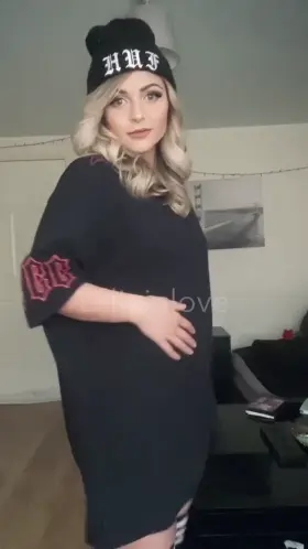 Pocket sized princess here to help you fail No Nut November 😊🖤