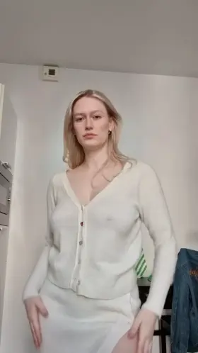 I love the feeling of free boobs under a loose shirt [reveal]