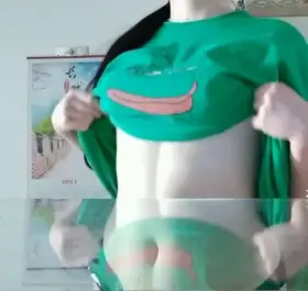 slow-mo drop to make your sunday more fun 🐸💚 (OC)