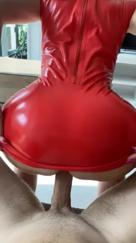 Tight dress, tighter grip 🥵