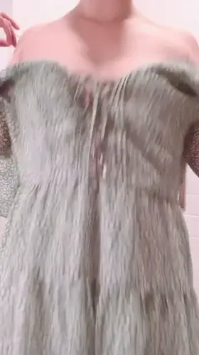 i wonder how you’d react if I undress like this irl ♡