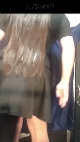 Lil Asian pet shaking her tail [OC]