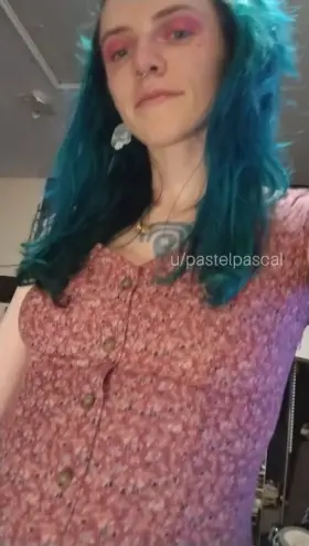 wearing a dress with no panties makes me feel some kinda way