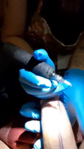 She sucked of a client while tattooing him