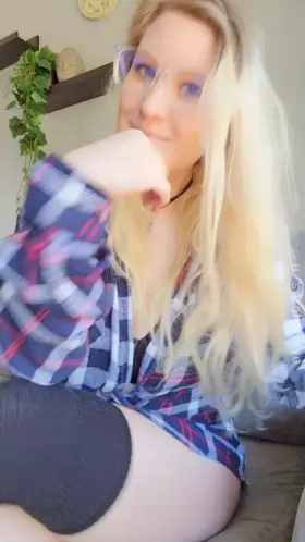 I present to you: my massive mommy milkers 🤗