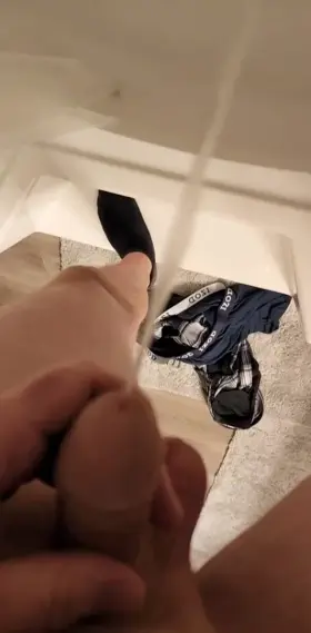 Cum be my sub.. dm me to make me cum