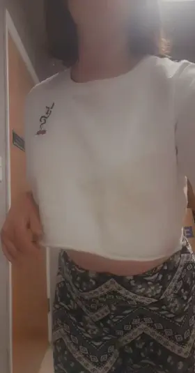 Hey daddy do you like seeing my little titties bounce?👅💦