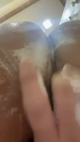 Fuck me in the shower Daddy? 🚿 🧼