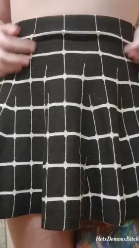 I hope you like what's under my skirt daddy💕