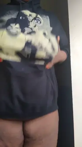 Spreading my cute lil holes 😈