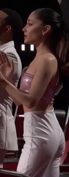 I wana grab her from behind and fuck her standing...