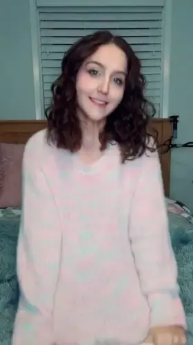 Do you like thick thigh girls in cozy sweaters?!