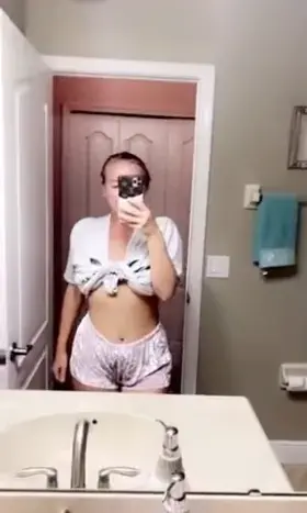 Woke up with stiff nipples 🍑💕