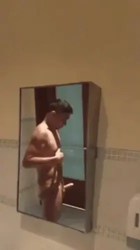 Asian Gay Enjoyed Masturbating (Milking Penis) 亚州男同志脱光衣服手淫射精
