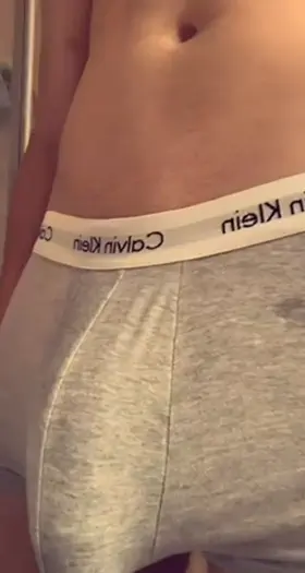 People keep staring at my bulge, I‘m not even hard tho