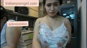 Horny Girl Can't stop ❤️and Started Masturbation 💦 Behind Her mother😍