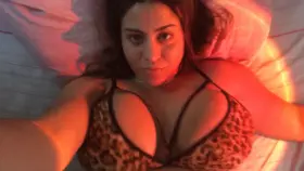 Put your face in between