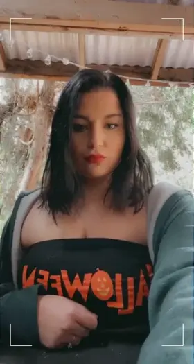 “Flash” I love playing outside while the neighbours are out 😇