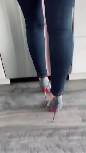 Imagine pulling down Iggy Azalea's jeans and fucking her then and there.