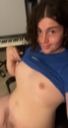 I love pleasing much older men like a good girl 😳