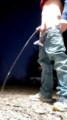 Night piss by the polebarn