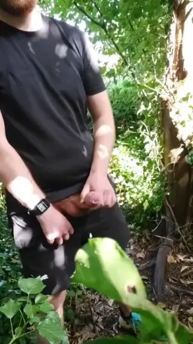 who wants to fuck in the woods? 31M