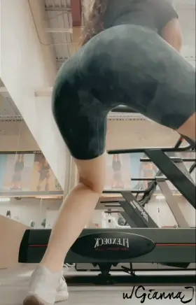 workout ass 😗 watch and go on my link in comments for more videos