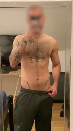 Gf is out of town, so I’m alone and horny 24/7 😔