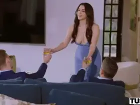 [r/valentinanappi] An experienced woman working hard