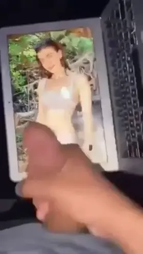 Eva getting sprayed by a bud! Dm or Kik twed_10 to trib her😈