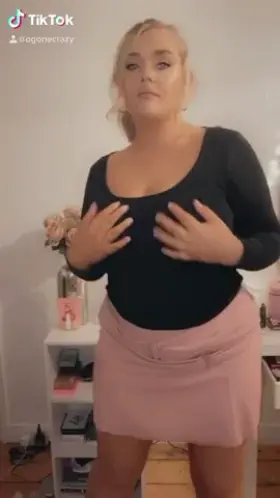 Who needs clothes it’s the holidays, Hope you like my reveal 💋