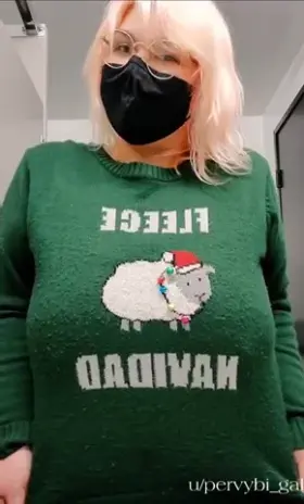 Feeling festive 🎄 [OC]