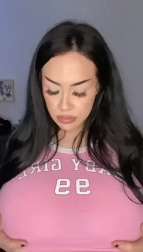 I love my massive tiddies✨💖