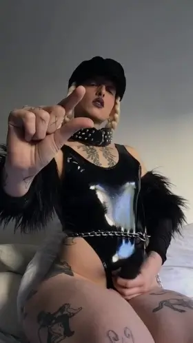 Hello loser, I want to humiliate your tiny penis