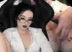 Two fingers and two cams!