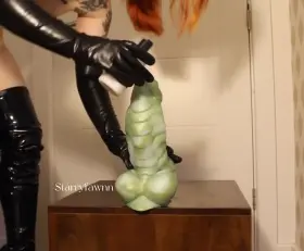 I think I wrecked my pussy, will you kiss it better?