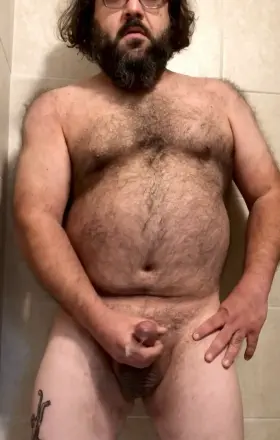 Y’all like chubby hairy dude cum ?