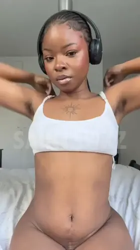 showing you what’s under my top! i hope i didn’t disappoint :)