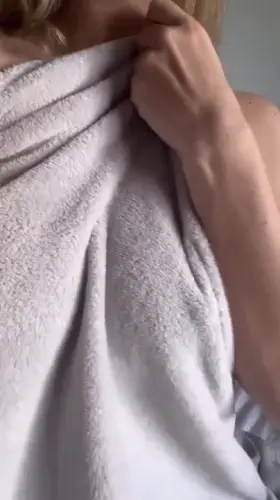 I’m just a mom of 3 who loves dropping her towel!