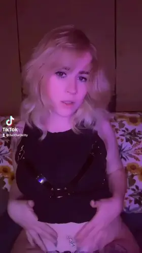 Do you like my harness? 🖤