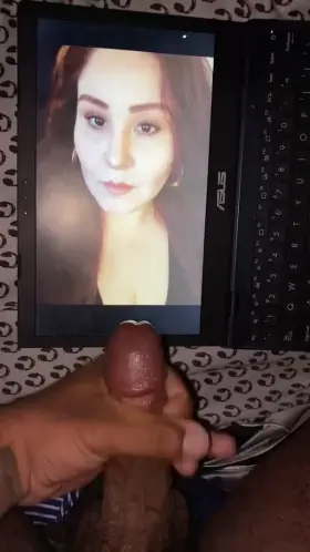Watch me cum on this sexy mom
