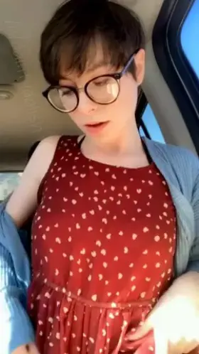 Dresses are so fun for a reason😈