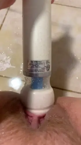 Using the hitachi to squirt everywhere! 🥵🥵🤤