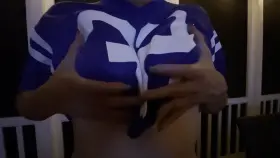 Monday Night Football titty drop!