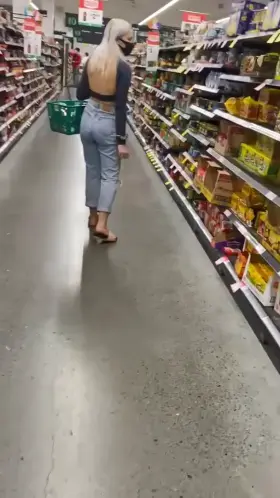 I love flashing while grocery shopping