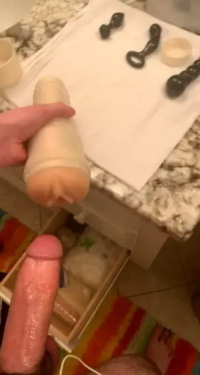 Huge Cock stretches Destroya